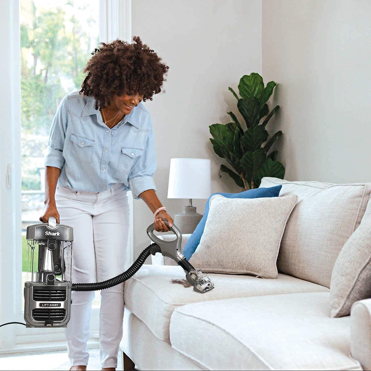 Lightweight Shark Navigator Lift-Away Upright Vacuum UV650 (Renewed) with HEPA Filter - Review Image 4