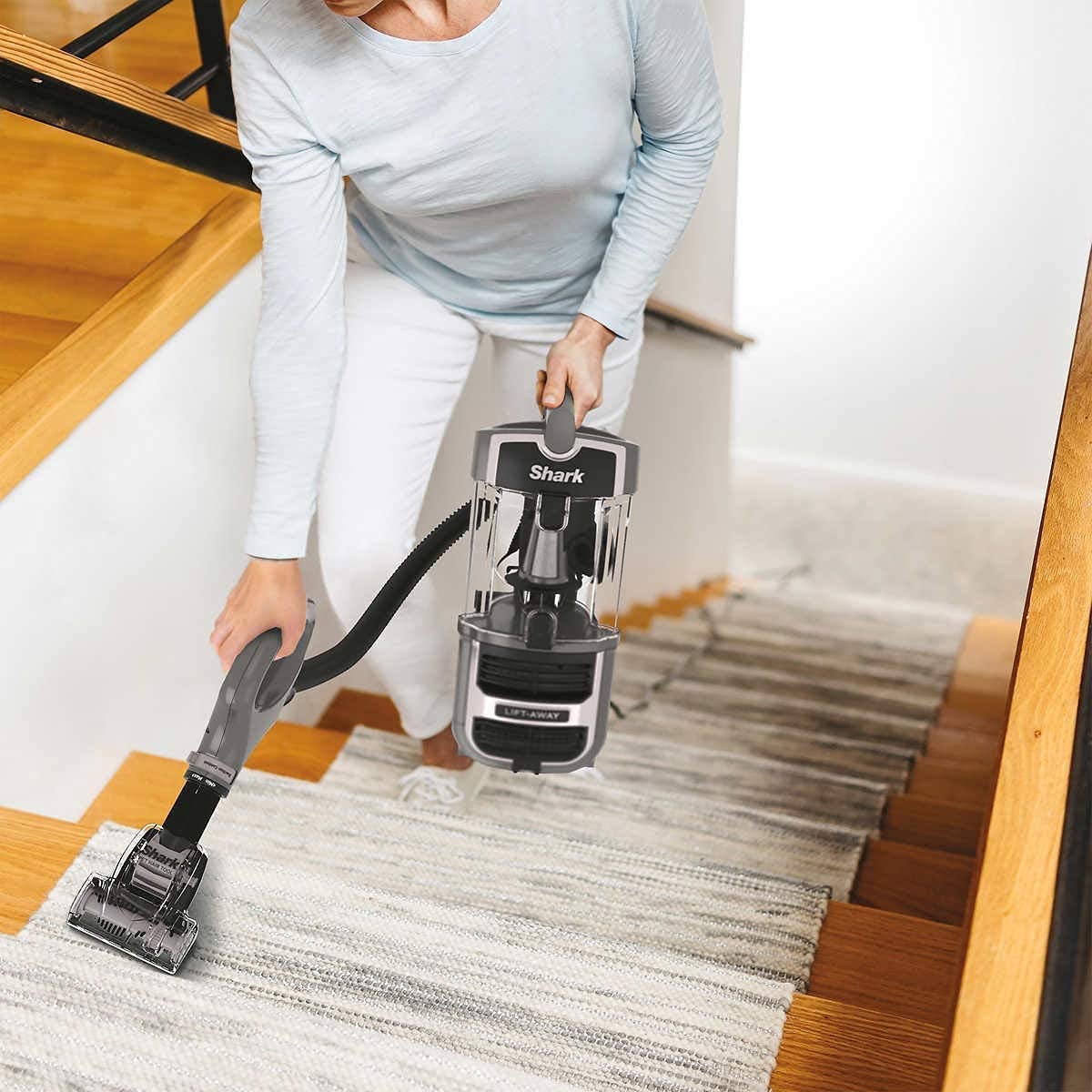 Lightweight Shark Navigator Lift-Away Upright Vacuum UV650 (Renewed) with HEPA Filter - Review Image 5