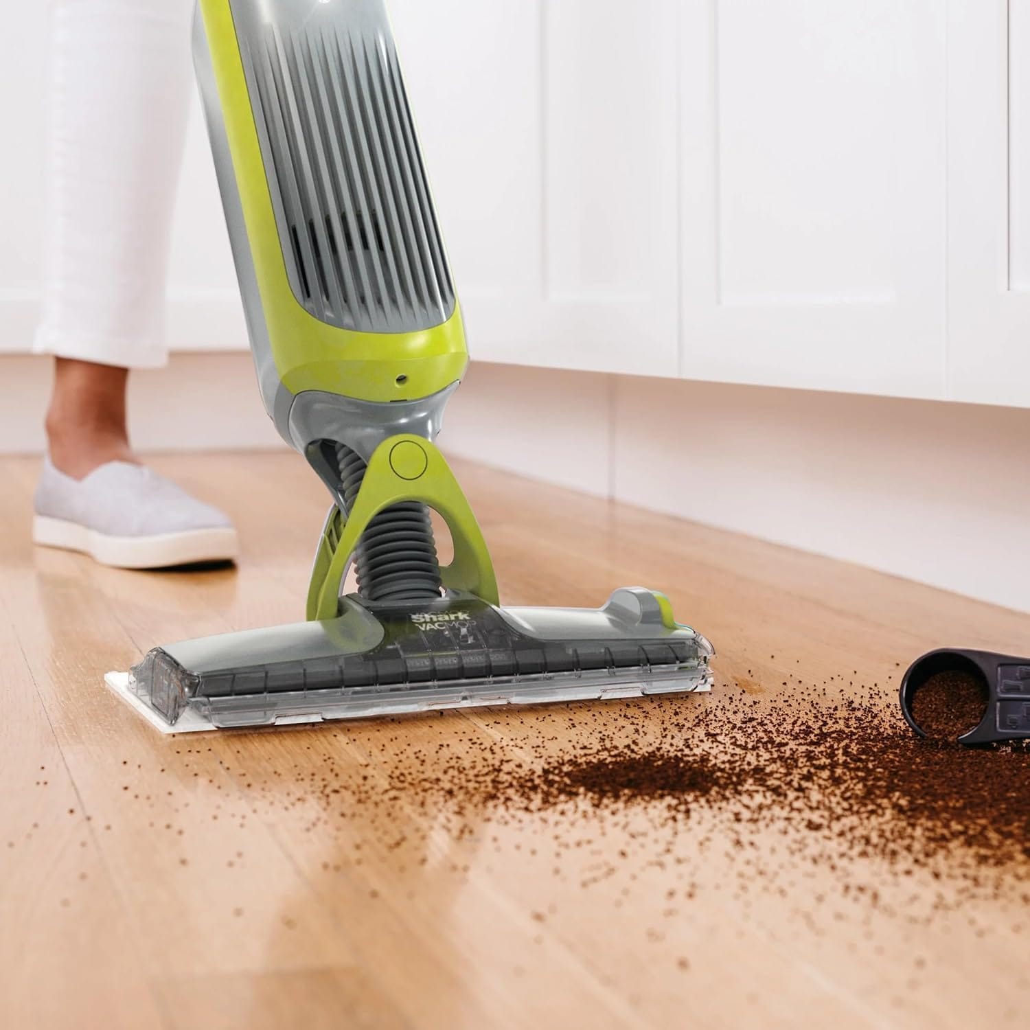 Shark VM200 VACMOP Cordless Vacuum Mop for Hard Floor & Tile - Lightweight Floor Cleaner with Disposable Pads & Cleaning Solution (Renewed) - Review Image 4