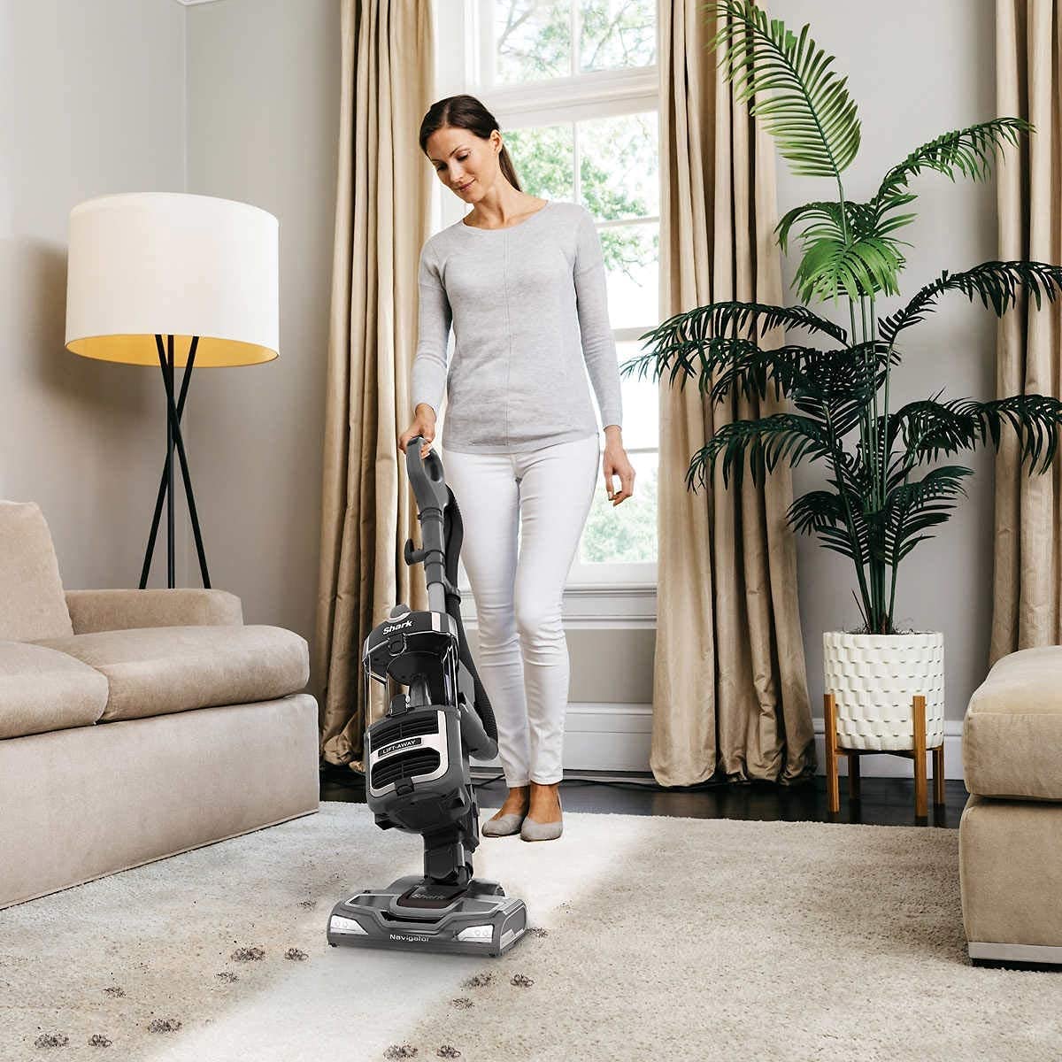Lightweight Shark Navigator Lift-Away Upright Vacuum UV650 (Renewed) with HEPA Filter - Review Image 2