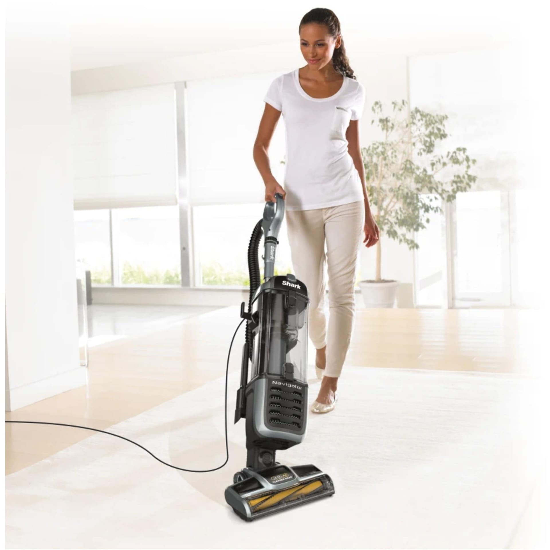 Shark Navigator Zero-M Pet Pro Upright Vacuum with Self-Cleaning Brushroll, Pewter Grey Metallic - Review Image 2