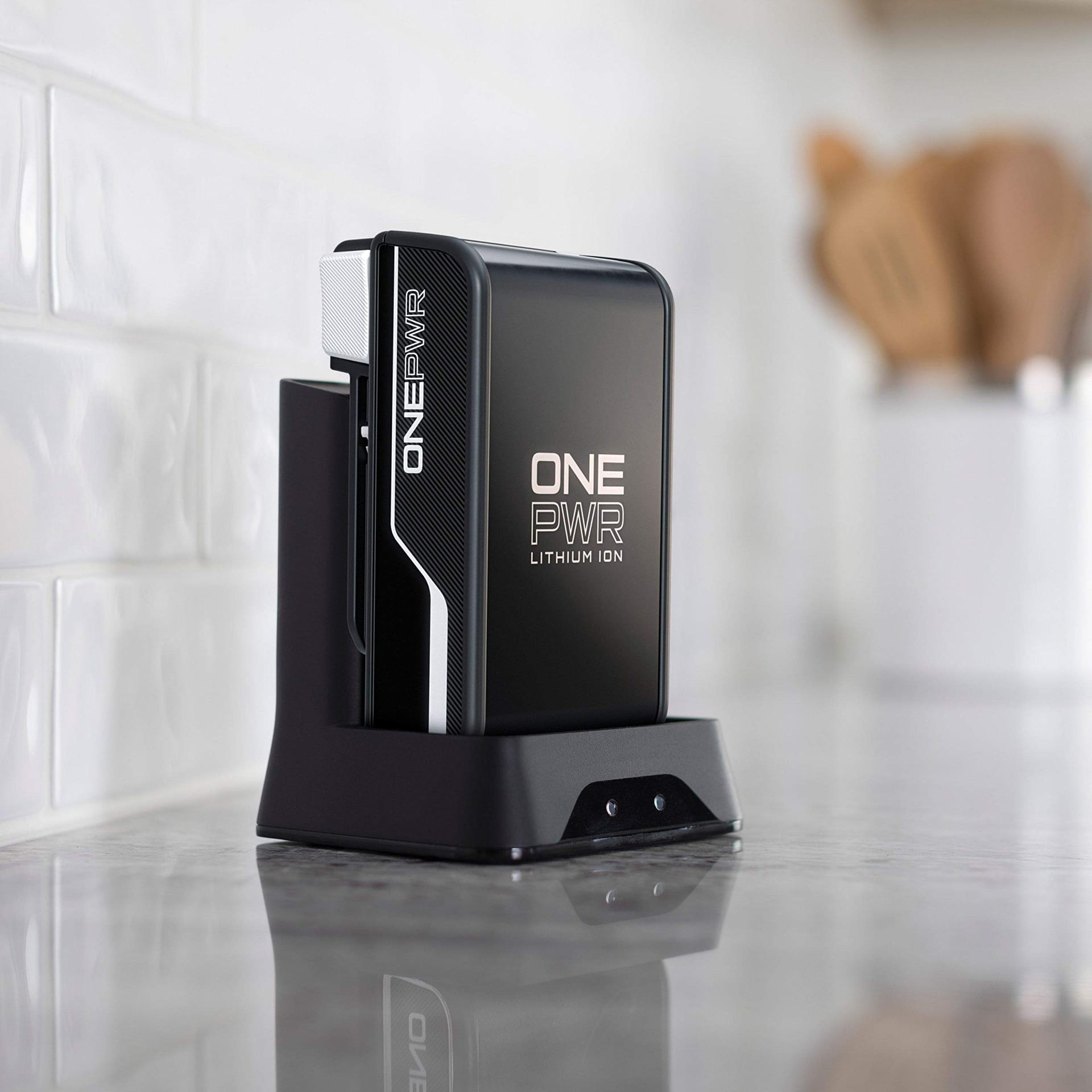Hoover ONEPWR 4.0 Ah Lithium Ion Battery for Lightweight Pet Hair Vacuum - BH25040 (Black) - Review Image 2